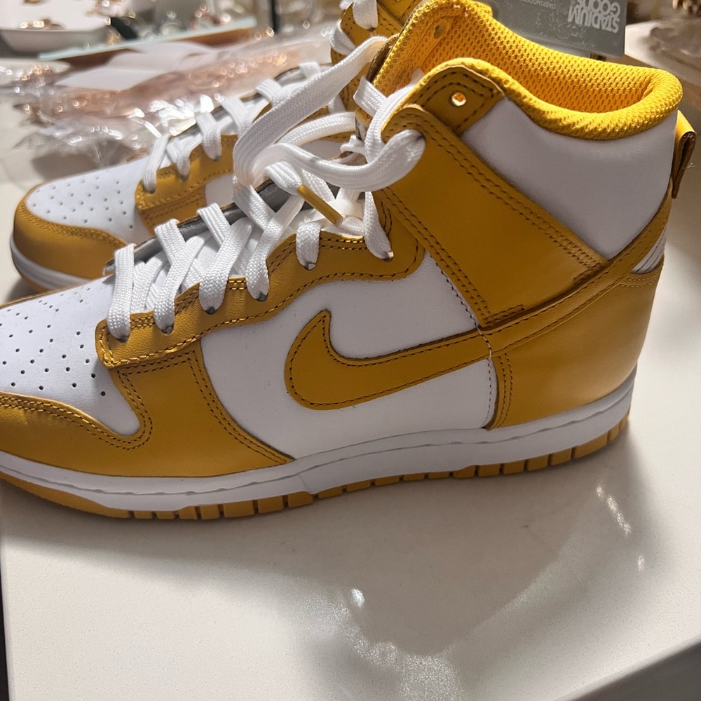 Women’s Nike Dunk High - Dark Sulfer - Women’s Size 7 - BNWT - Picture 7 of 7